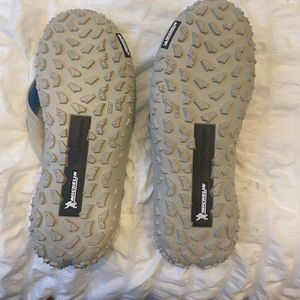 Size 11 men’s under armor flip flops